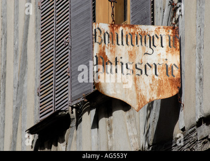 Les boulangers authentique boutique sign à Noyers-sur-Serein, Bourgogne, France Banque D'Images