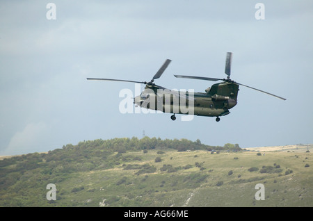Hélicoptère Chinook, survolant les South Downs, UK Banque D'Images