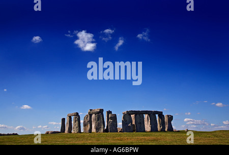 Stonehenge dans la plaine de Salisbury, Wiltshire, Angleterre Banque D'Images