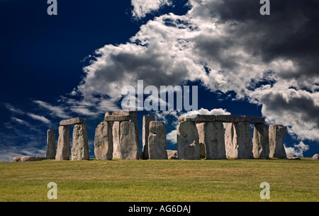 Stonehenge dans la plaine de Salisbury, Wiltshire, Angleterre Banque D'Images