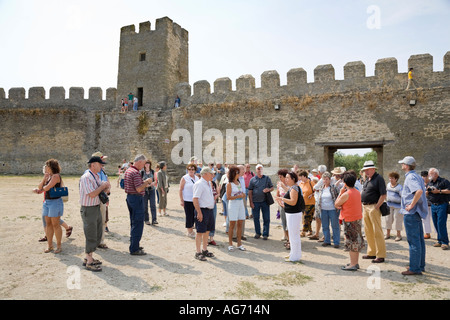 Les touristes visitant la forteresse de Akkerman Bilhorod Dnistrovskyi en Ukraine / Banque D'Images