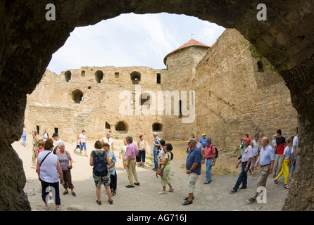 Les touristes visitant la forteresse de Akkerman Bilhorod Dnistrovskyi en Ukraine / Banque D'Images