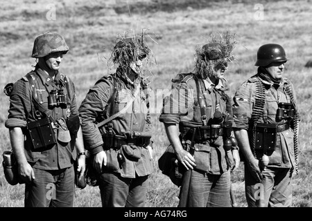 L'infanterie allemande soldats au combat en Normandie France 1944 Banque D'Images