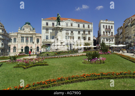 Le Portugal, la Beira Litoral District, Coimbra, place principale, le Largo Da Portagem, et statue de Joaquim António de Aguiar Banque D'Images