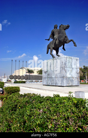 Alexandre le Grand et Boukefalas Horse statue en bronze sur socle en marbre Thessalonique GRÈCE Banque D'Images