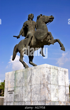 Alexandre le Grand et Boukefalas Horse statue en bronze sur socle en marbre Thessalonique GRÈCE Banque D'Images