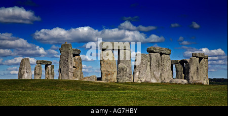 Stonehenge dans la plaine de Salisbury, Wiltshire, Angleterre Banque D'Images