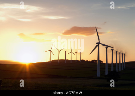 'Royd moor 'eolienne au coucher du soleil à Penistone dans Yorkshire Angleterre Banque D'Images