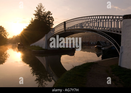 Doug Blane Braunston sur le Grand Union Canal sur un matin brumeux Banque D'Images