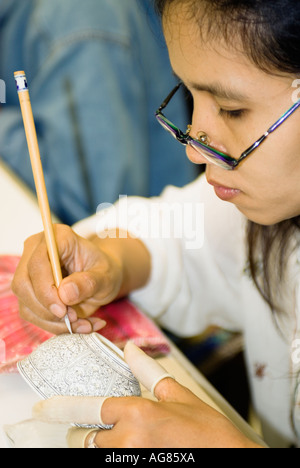 Le Benjarong Peinture Femme Thaïlande Thai Tasses Banque D'Images