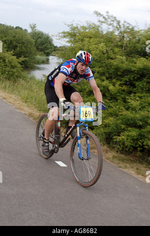 Kieron Mills dans la montagne 24hr 2003 Défi cycle Mayhem Banque D'Images