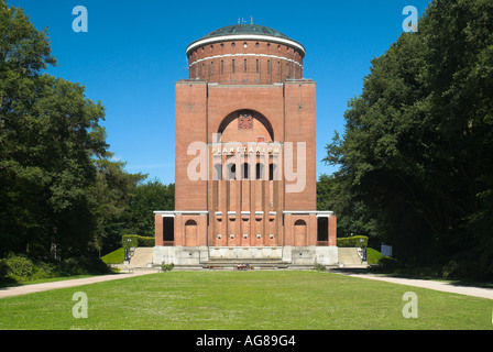 Planétarium situé dans un ancien château d'eau à Hamburger Stadtpark park, Hambourg, Allemagne Banque D'Images