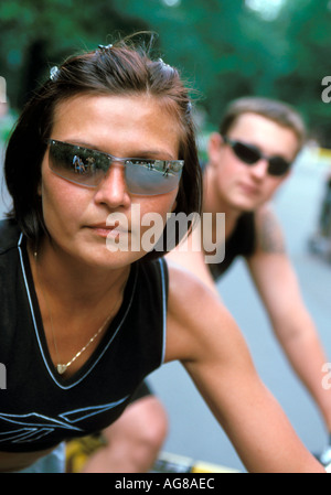 Couple avec lunettes sur location Banque D'Images