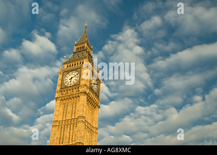 London St Stephen s Tower contenant la cloche appelée Big Ben au lever de Londres Angleterre Royaume-Uni Banque D'Images