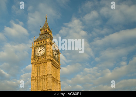 London St Stephen s Tower contenant la cloche appelée Big Ben au lever de Londres Angleterre Royaume-Uni Banque D'Images