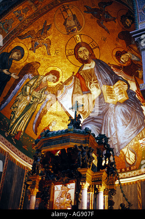 Cathédrale, intérieur, plafond en mosaïque Banque D'Images