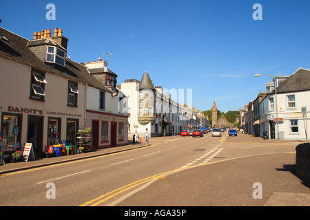 Rue principale à Lochgilphead sud en direction de l'Église à Argyll en Écosse Banque D'Images