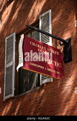 Signes uniques sur Beacon Hill afficher en mode graphique type de l'entreprise un bureau de médecins chiropratique Boston MA Banque D'Images