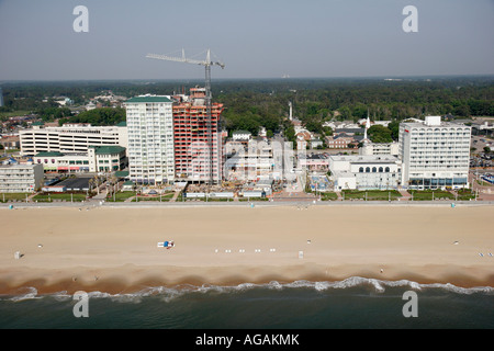 Virginia Beach, vue aérienne au-dessus, vue, océan Atlantique, eau, rivage, bord de mer, hôtels, condominiums, logement, en construction s Banque D'Images