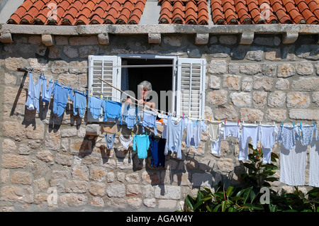 Blanchisserie Hanging out Windows en vieille ville de Dubrovnik Croatie Banque D'Images