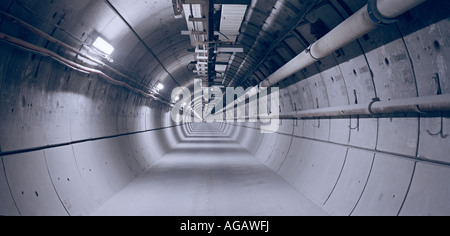 Section remplie de Channel Tunnel Tunnel de service située entre les deux tunnels ferroviaires utilisés pour l'entretien et à l'évacuation. Banque D'Images