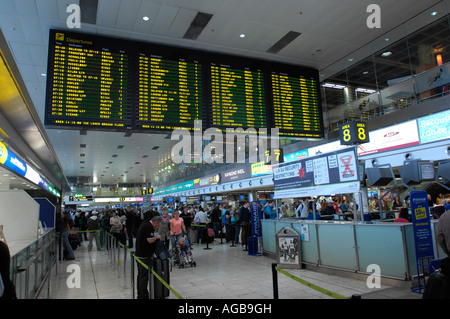 L'aéroport international de Dublin en Irlande, terminal de départ Banque D'Images