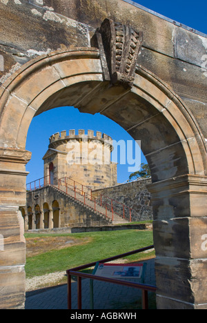 La tour de garde 1842 dans le village pénitentiaire historique de Port Arthur sur la péninsule de Tasman en Tasmanie Australie. Banque D'Images