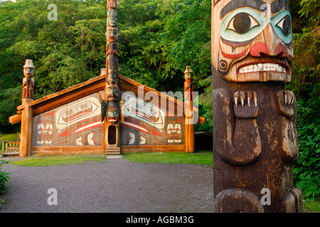 La Maison du clan Totem Bight State Historical Park Ketchikan Alaska Banque D'Images