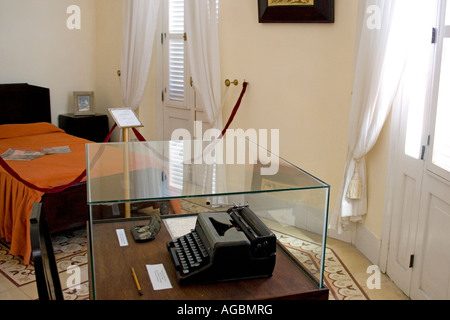 La chambre d'Ernest Hemingway, préservé comme un petit musée, à l'hôtel Ambos Mundos, Havana Vieja Banque D'Images