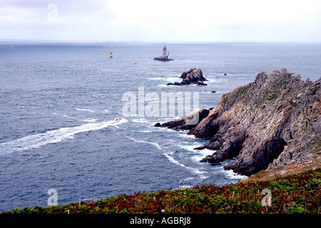 Pointe du Raz, un site protégé et le plus visité de tous les promontoires spectaculaires sur la côte ouest du Finistère Bretagne Banque D'Images