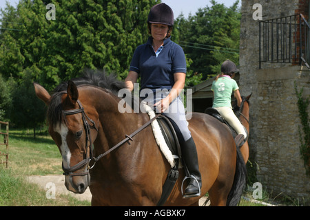 Deux cavaliers. Banque D'Images