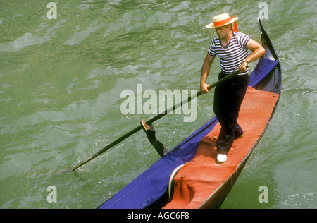 Pont du Rialto Gondolier Venise Italie Banque D'Images