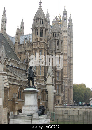 Oliver Cromwell devant les Chambres du Parlement Londres Banque D'Images