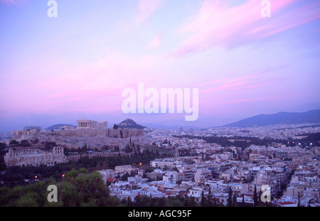 Vue sur Athènes vers l'acropole d'Athènes Grèce à l'aube Banque D'Images