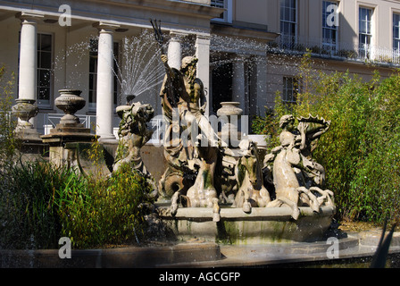 Fontaine de Neptune, La Promenade, Cheltenham, Gloucestershire, Angleterre, Royaume-Uni Banque D'Images