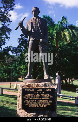 Une statue sur l'estran Cooktown commémore la visite par le capitaine Cook. Cooktown, extrême nord du Queensland, en Australie. Banque D'Images