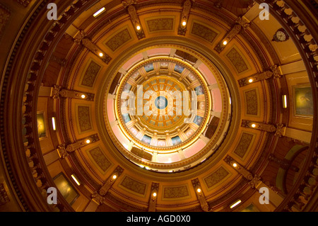 L'intérieur de la Michigan Capitol dome à partir de l'étage principal à la recherche jusqu'à la haut Banque D'Images