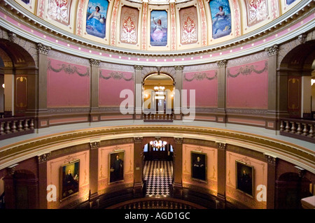 Vue grand angle des murs de la Rotonde dans le Michigan State Capitol building Banque D'Images