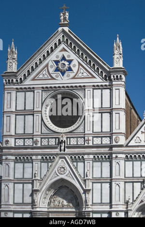 La porte de l'entrée principale et de la façade de l'église de Santa Croce à Florence Italie Banque D'Images