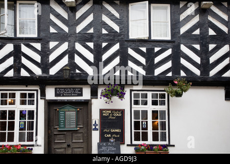 Vieille Pub à Ellesmere une agréable halte sur le sentier du canal de Llangollen Shropshire en Angleterre Banque D'Images