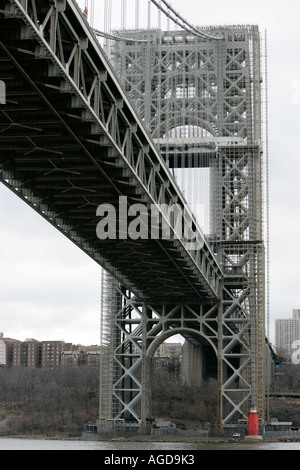 Phare rouge sous le pont George Washington Hudson River new york city new york USA Banque D'Images