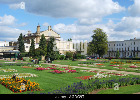 Les Jardins impériaux, de la promenade, Cheltenham, Gloucestershire, Angleterre, Royaume-Uni Banque D'Images