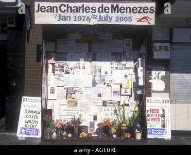 Sanctuaire à l'homme brésilien abattu par l'équipe anti-terroriste de Londres, Stockwell, Londres, 2005 Banque D'Images