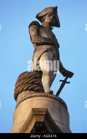 Nelsons Column Trafalgar Sqaure, Londres. Gros plan. Point de vue bas Banque D'Images