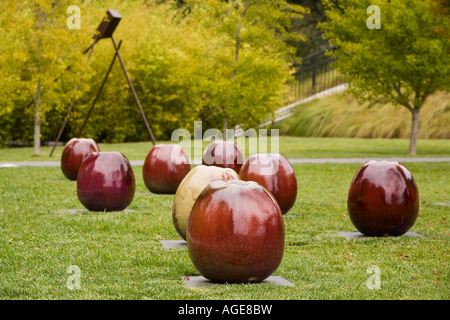 Sculpture en céramique émaillée pommes Gustav et Ulla Kraitz de Young Art Museum Golden Gate Park San Francisco Californie Banque D'Images