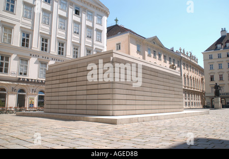 Vienne, Autriche. L'Autriche première Holocaust Memorial, une sculpture de Rachel Whiteread dans Judenplatz. Vienne, Autriche. Banque D'Images