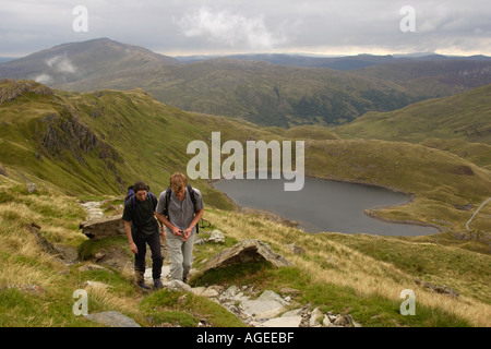 En montant la route piste PYG à Snowdon via Crib Goch Gwynedd Snowdonia North Wales UK Banque D'Images