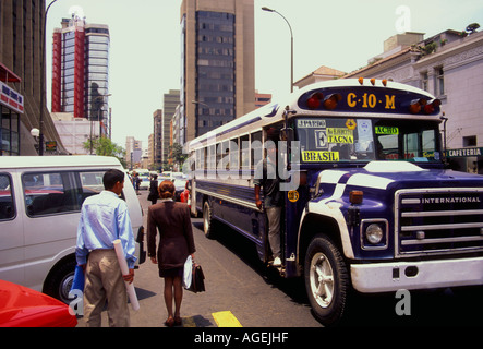 Service de bus privé quartier Miraflores Lima Lima Pérou La Province de l'Amérique du Sud Banque D'Images