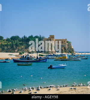Le Portugal l'Algarve, Ferragudo, village de pêcheurs près de 2124 la Forte de Sao Joao Banque D'Images