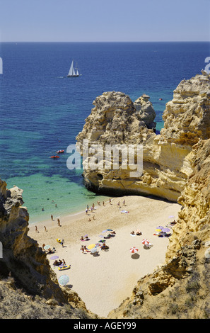 Le Portugal l'Algarve, Praia da Marinha, petite crique entre Armação de Pêra et plage Carvoeiro et falaises Banque D'Images